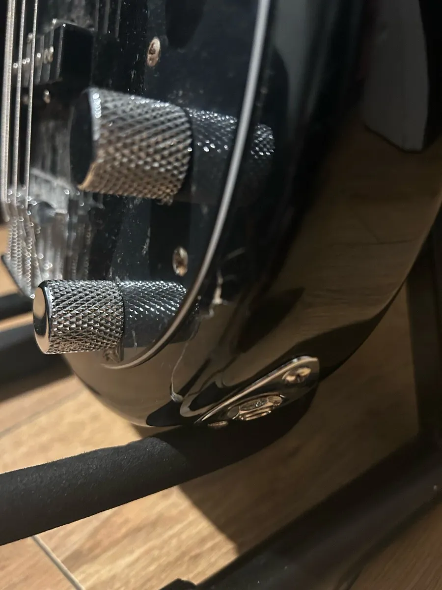 Squier p bass - Image 4