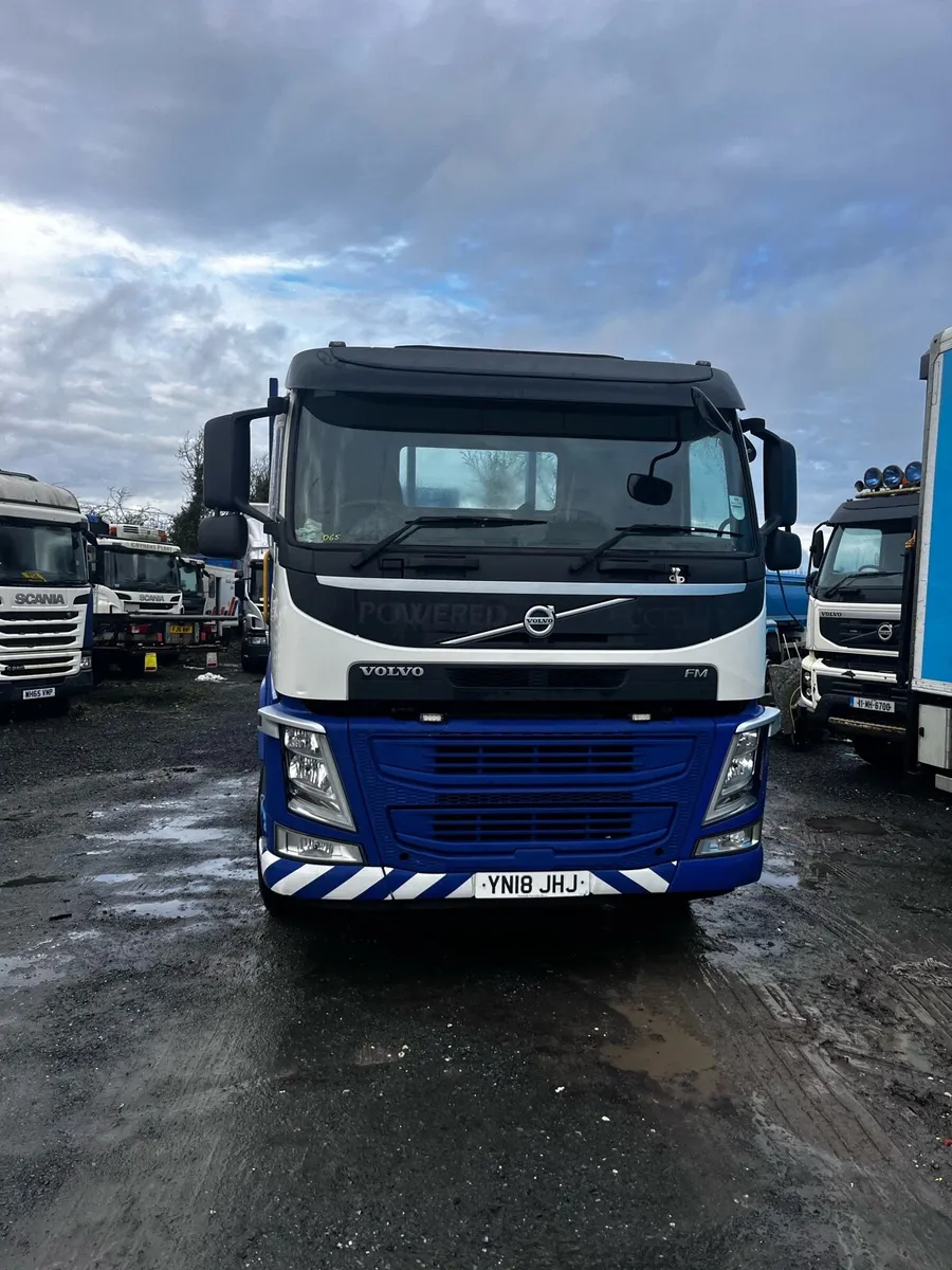 2018 volvo fm beaver tail 30 ft 8x2 - Image 3