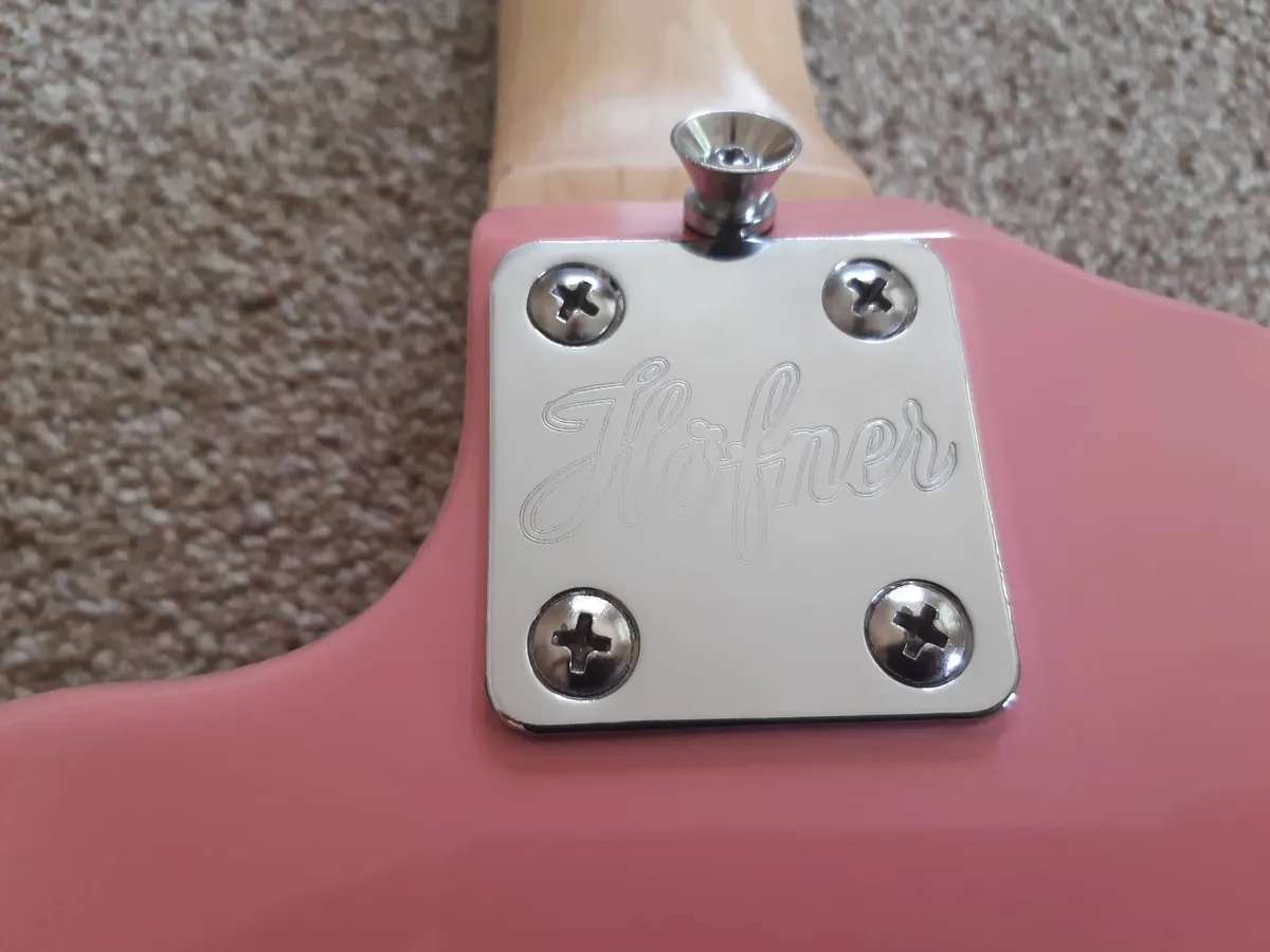 Hofner Shorty Travel Electric Guitar Pink - Image 2