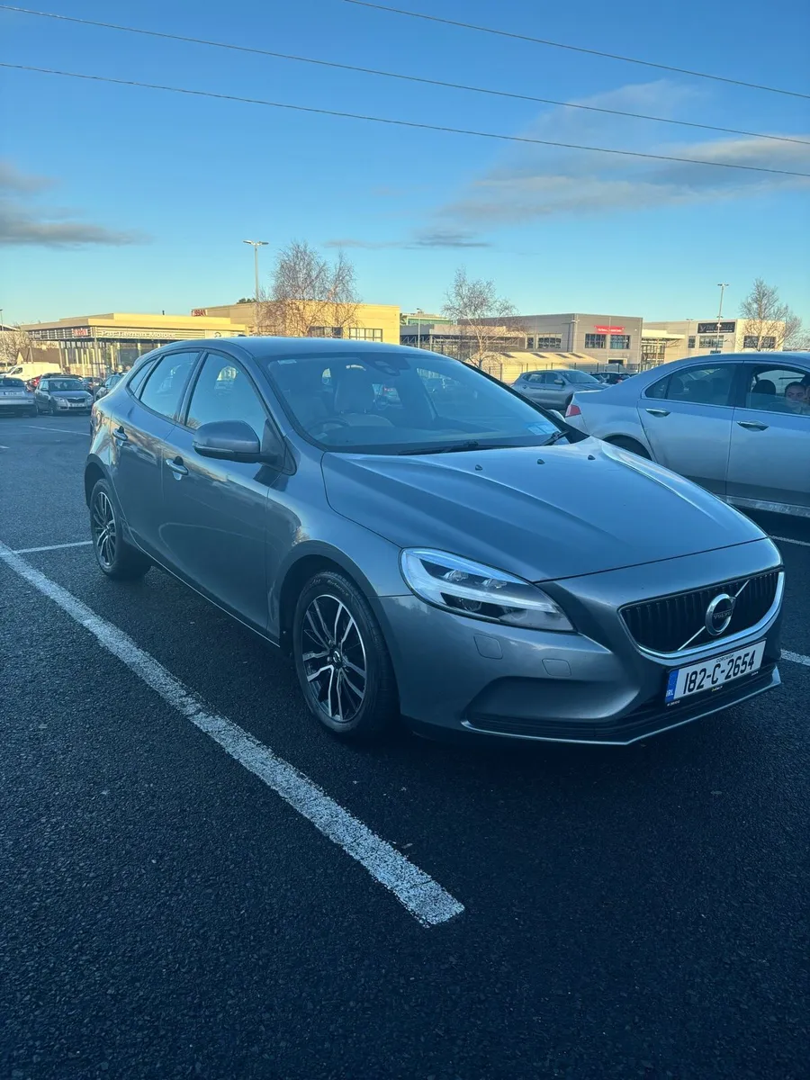 2018 Volvo V40 D2 2.0 Litre Diesel Momentum Ed - Image 3