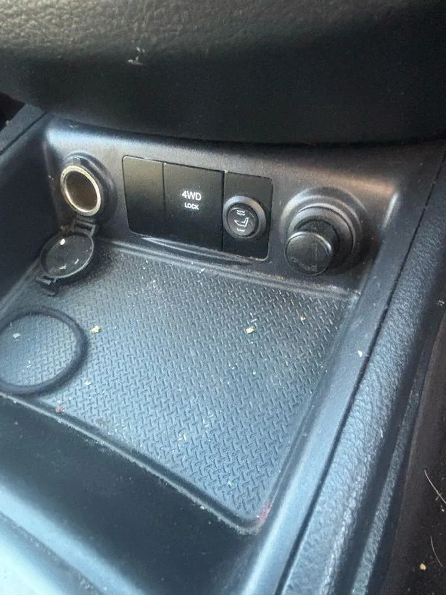 2007 Hyundai Santa Fe - Image 2