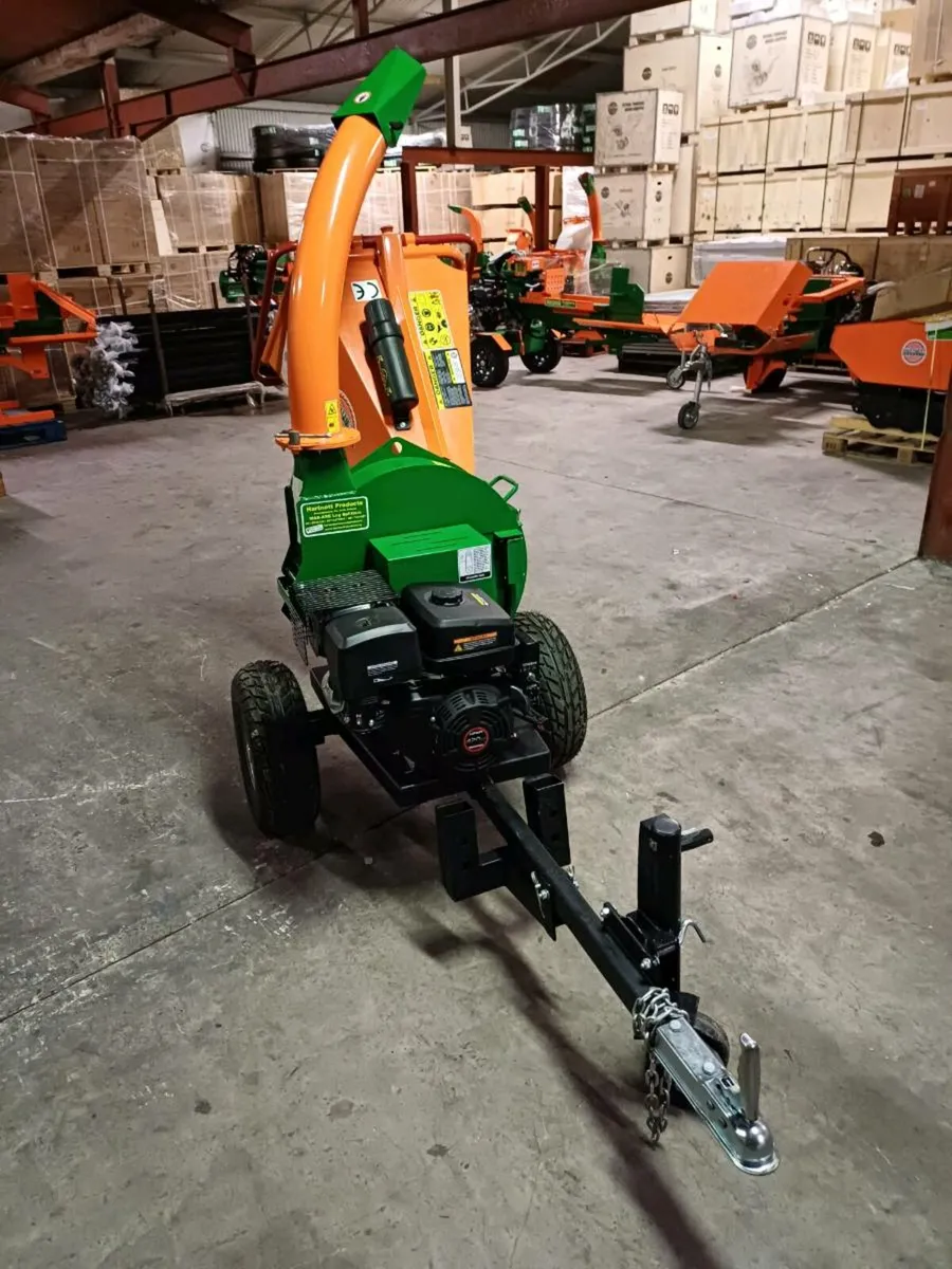 15HP Petrol Hartnett Petrol Wood Chipper - Image 2