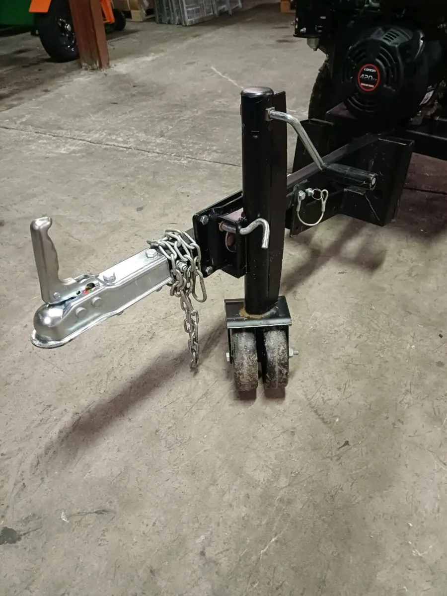 15HP Petrol Hartnett Petrol Wood Chipper - Image 3