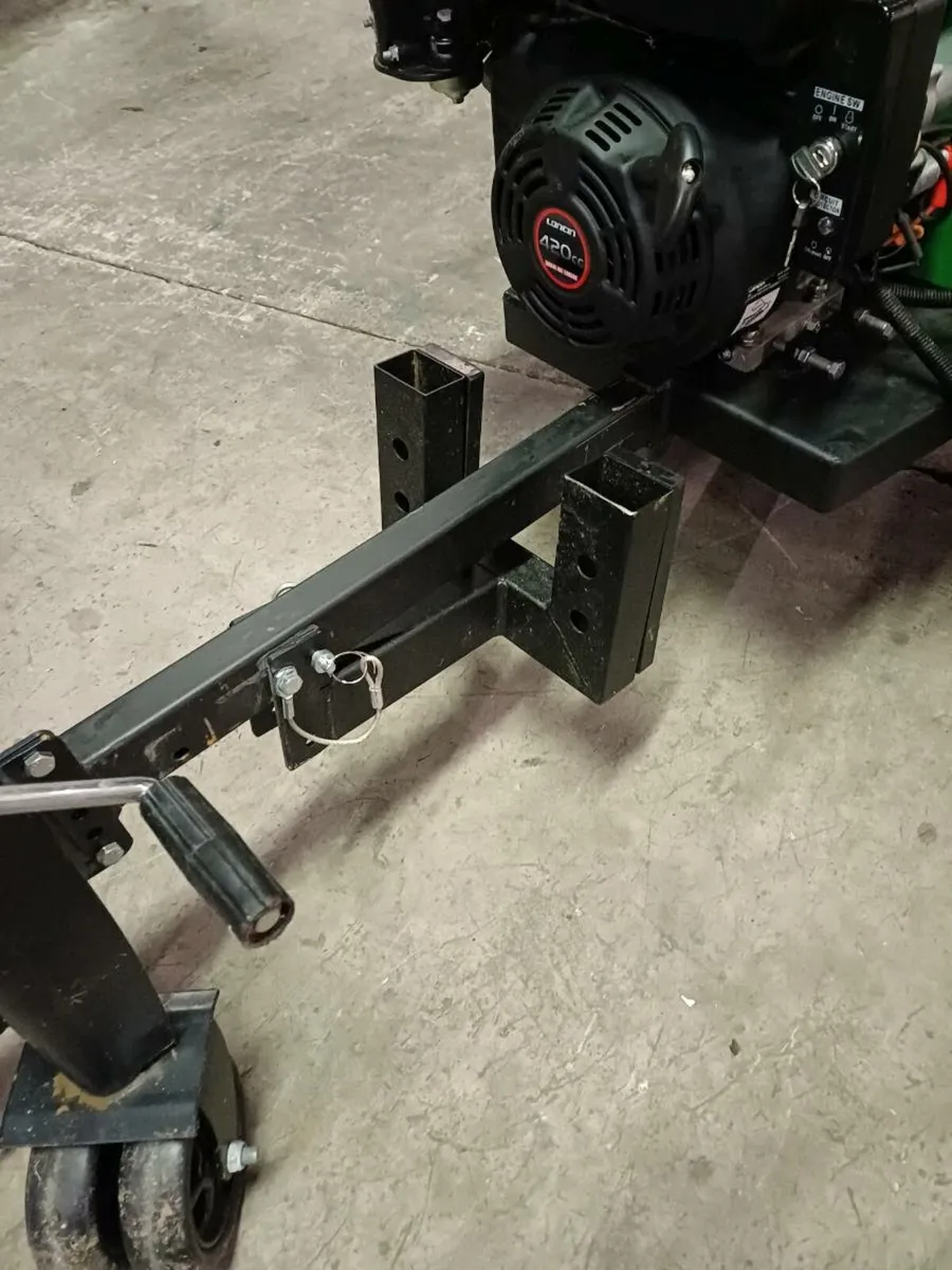 15HP Petrol Hartnett Petrol Wood Chipper - Image 4