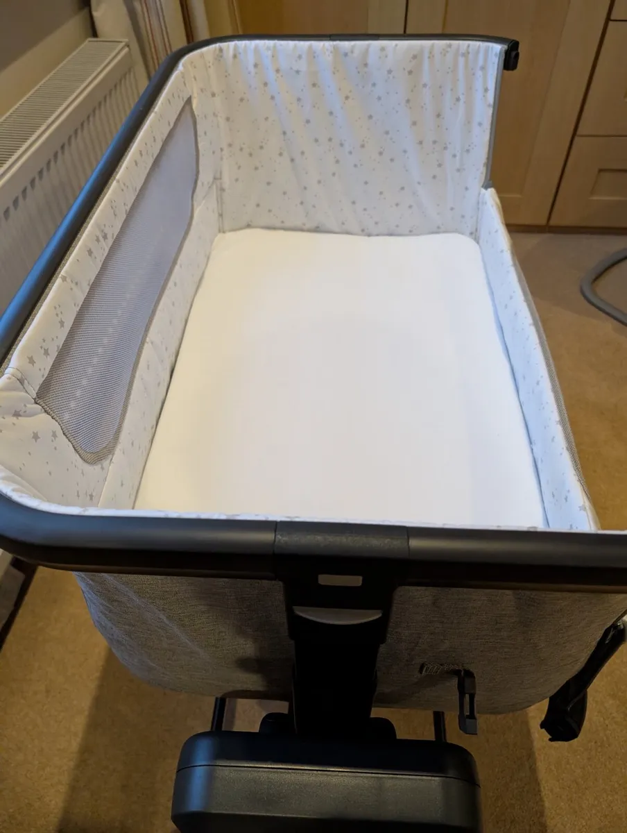 Bedside crib - Image 2