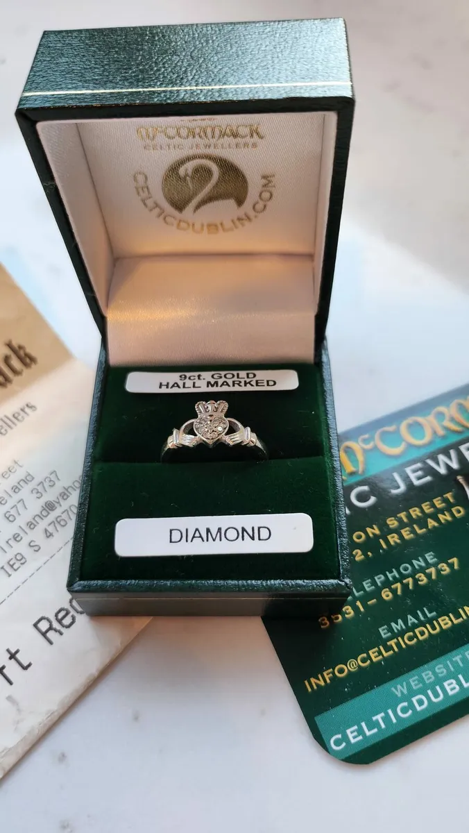 9ct White Gold Claddagh Ring with 13 Diamonds - Image 1