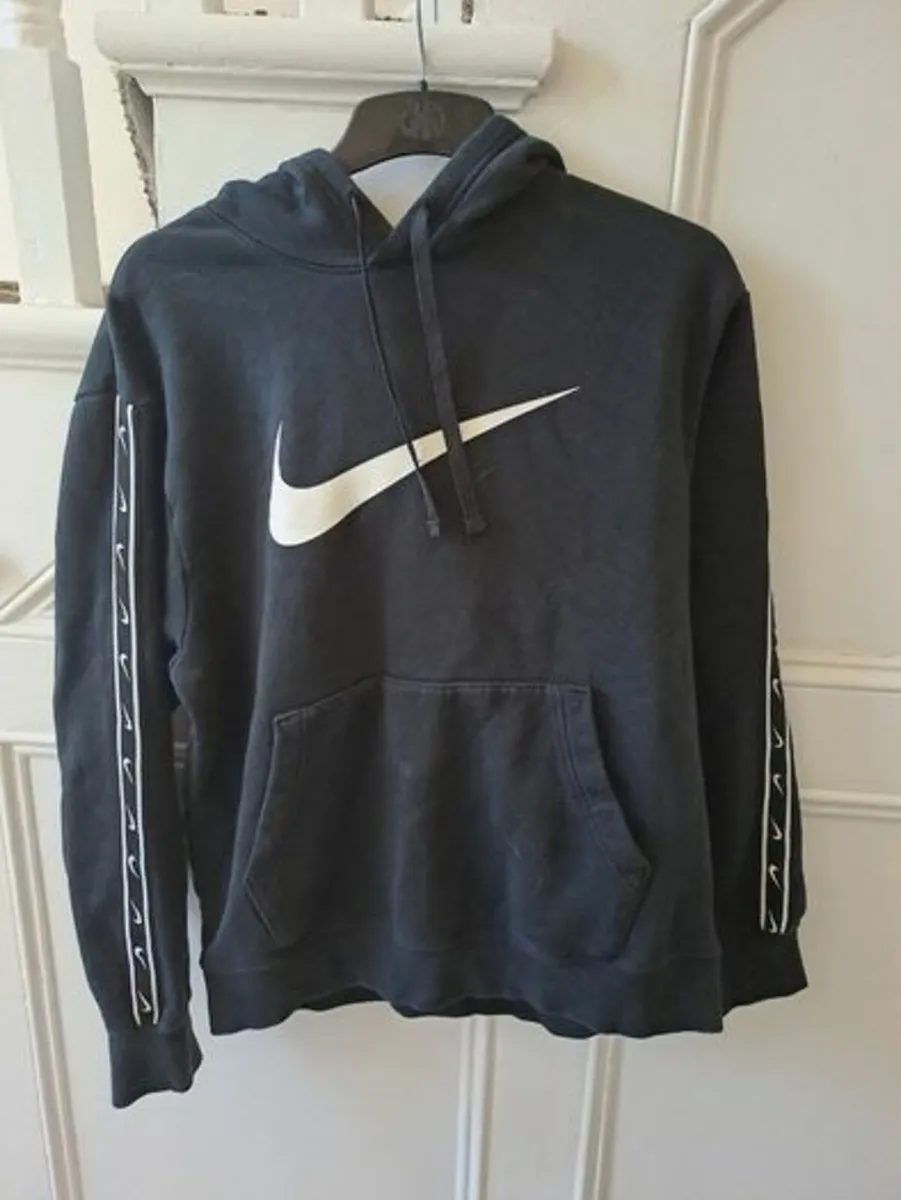 Nike hoodie size M black - Image 1
