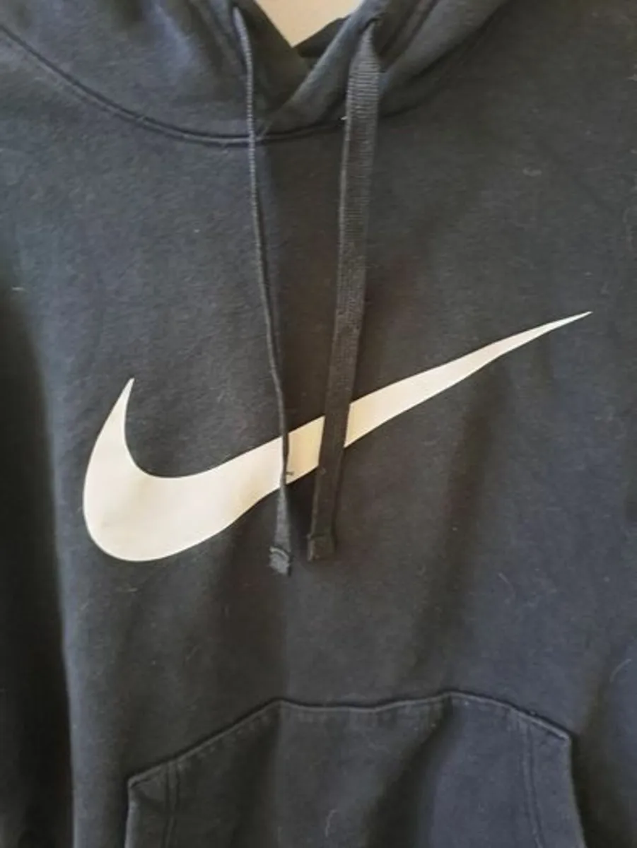 Nike hoodie size M black - Image 3