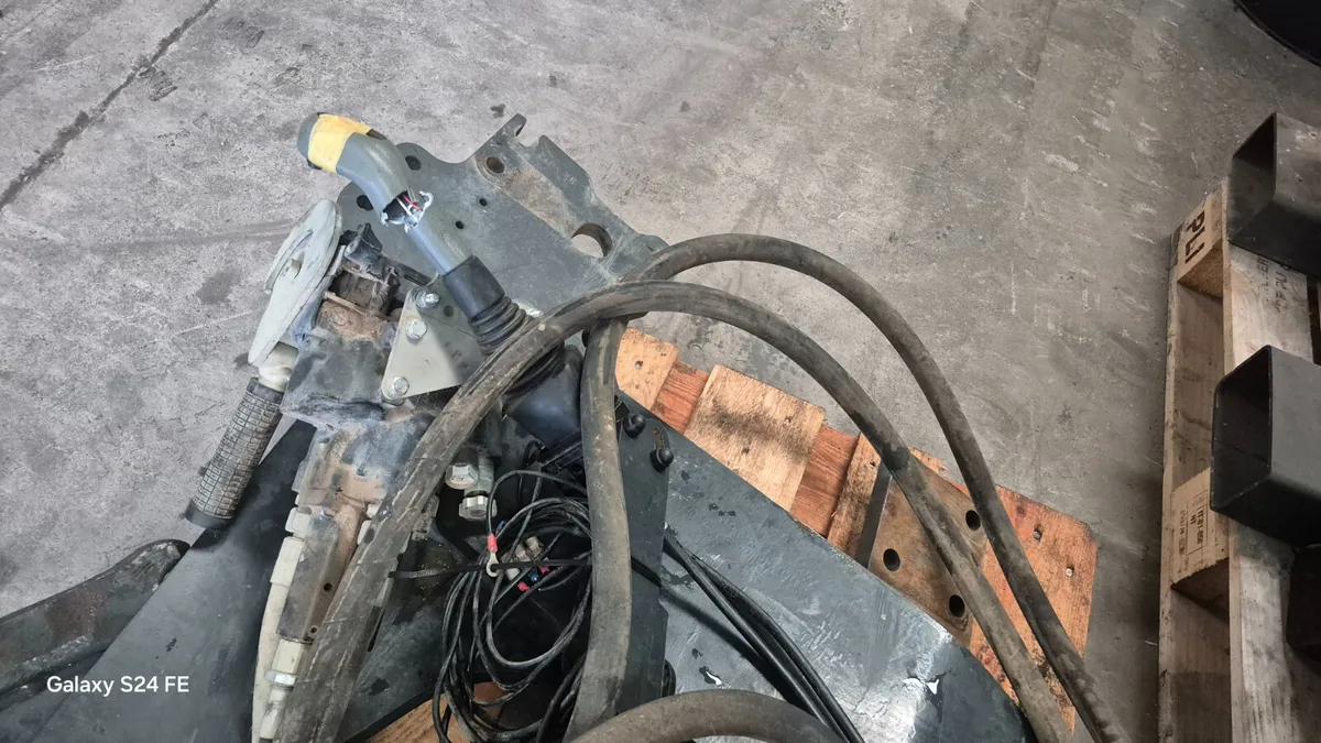 New Holland TL760 loader - Image 4