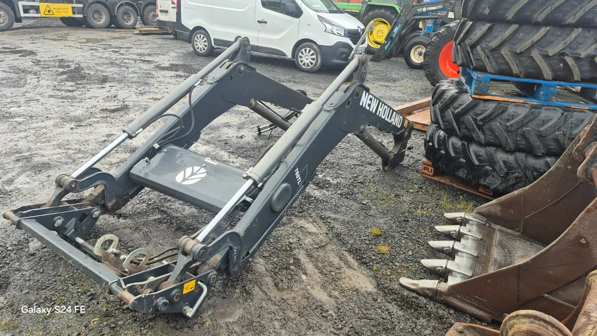 New Holland TL760 loader - Image 1