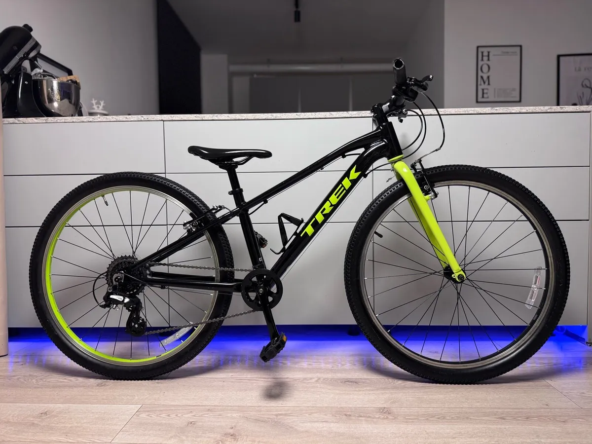 TREK Wahoo Junior Bike 26 inch - Image 1