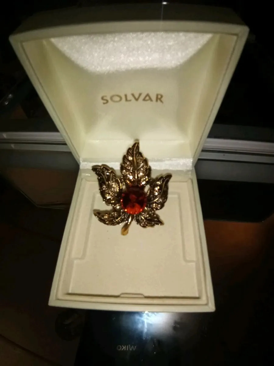 Women's brooch - Image 1