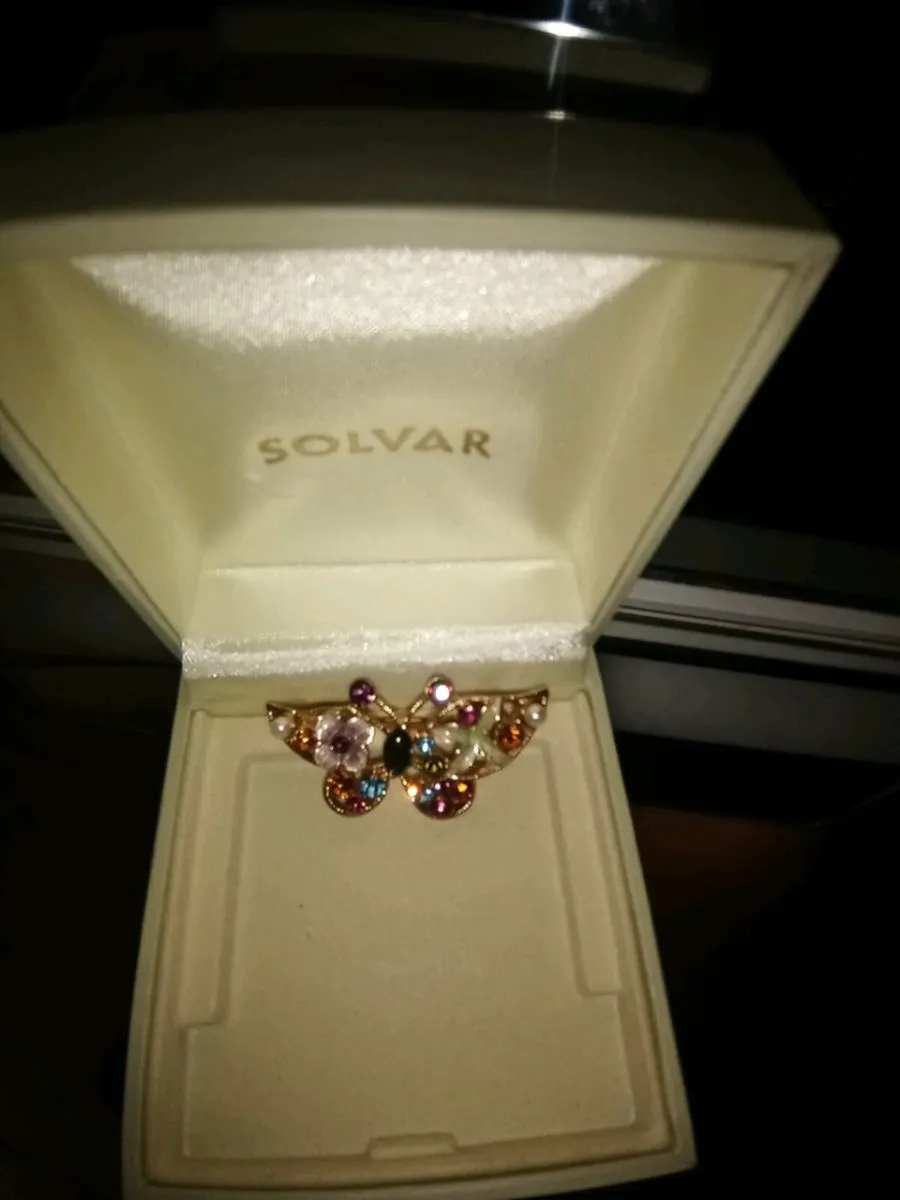 Women's brooch - Image 2