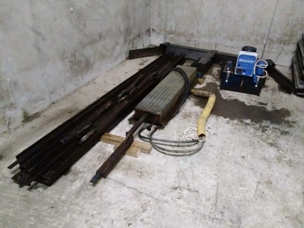 Dairymaster Automatic Scraper - Image 1