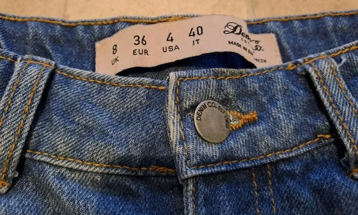 Denim shorts with embroidery size 8 - Image 3