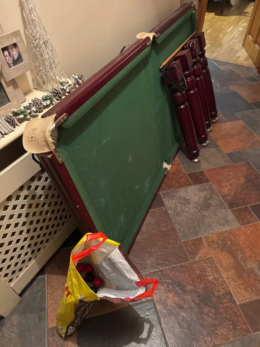 Pool table - Image 1