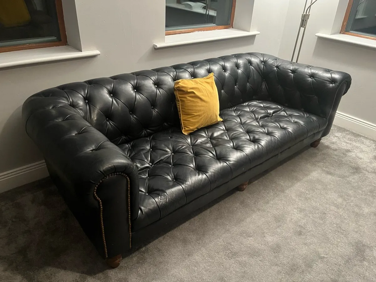Chesterfield sofa - Image 1