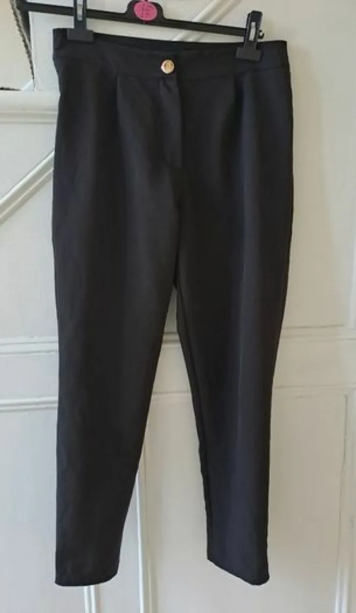 Boohoo Black trousers size 10 - Image 1