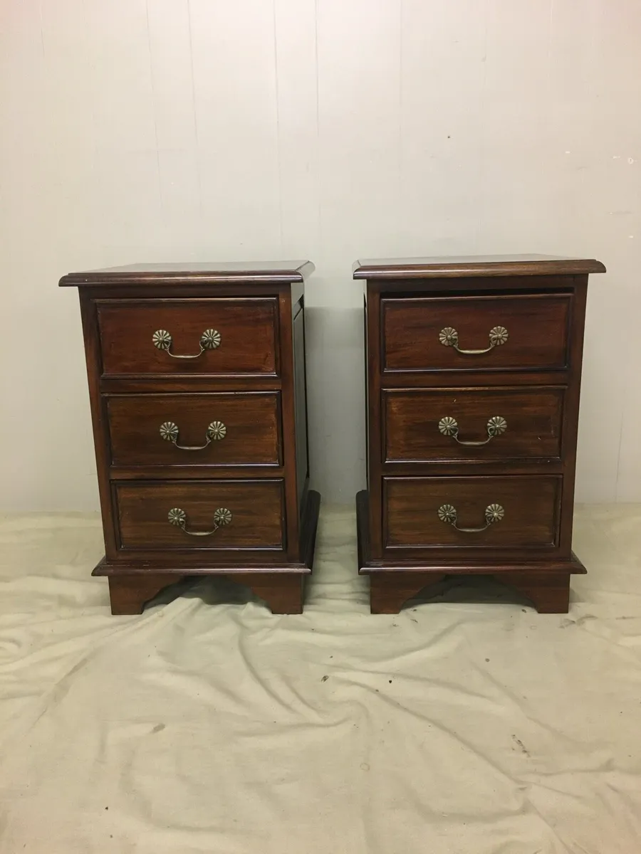 Pair Mahogany Bedside Lockers - Image 2