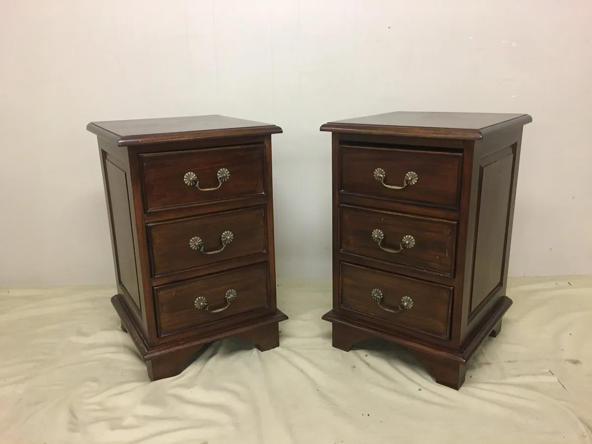 Pair Mahogany Bedside Lockers - Image 1