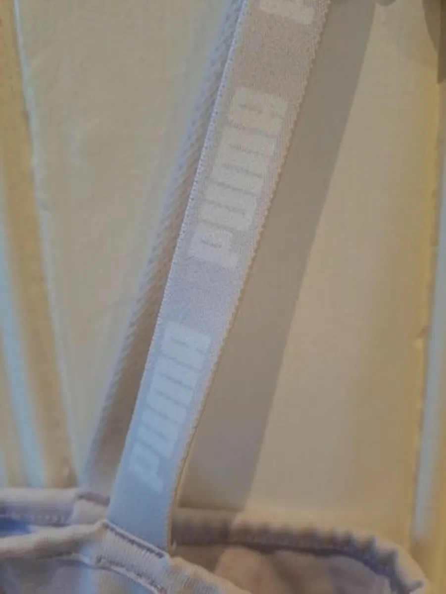 Puma top size S - Image 3