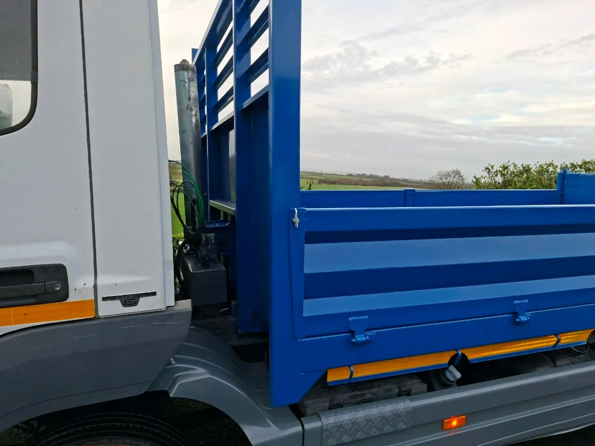 Mercedes tipper - Image 4