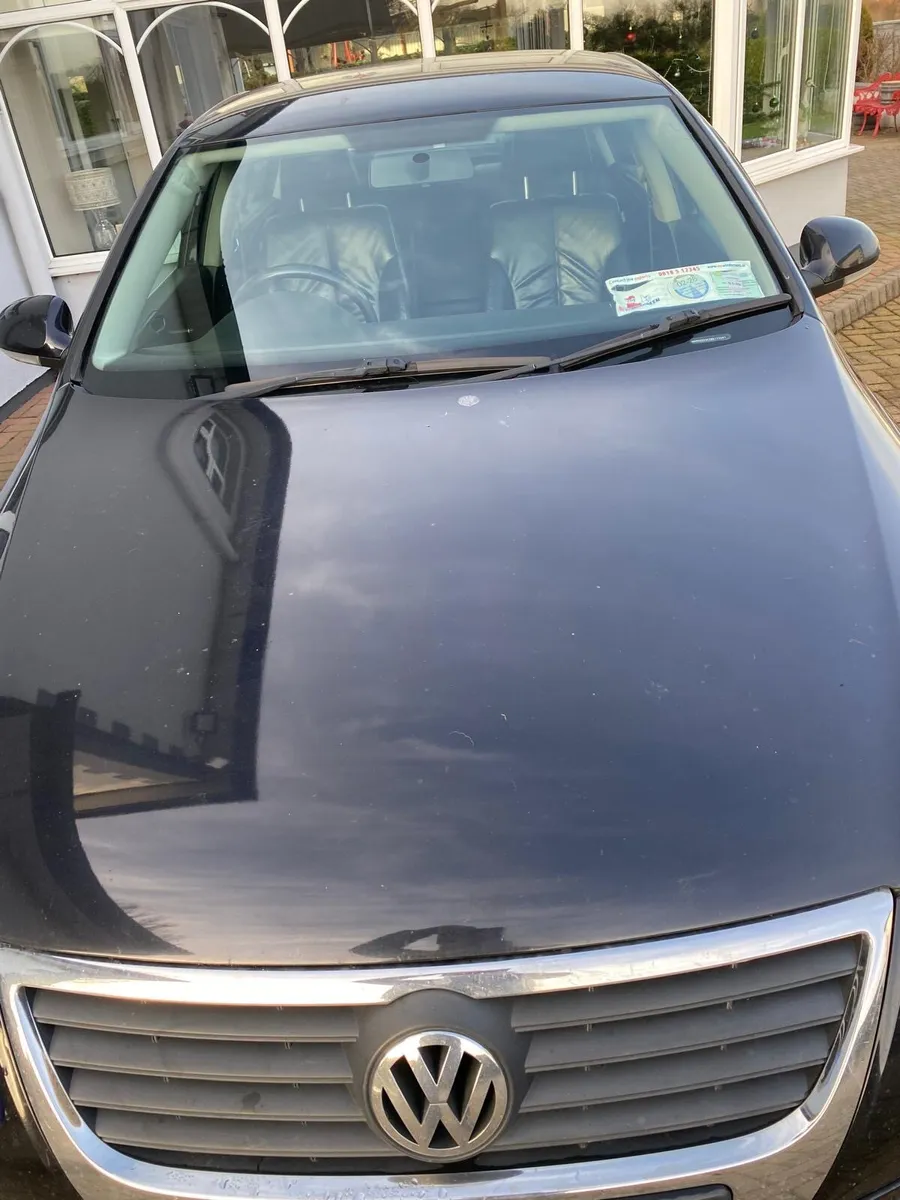 Volkswagen Passat - Image 1