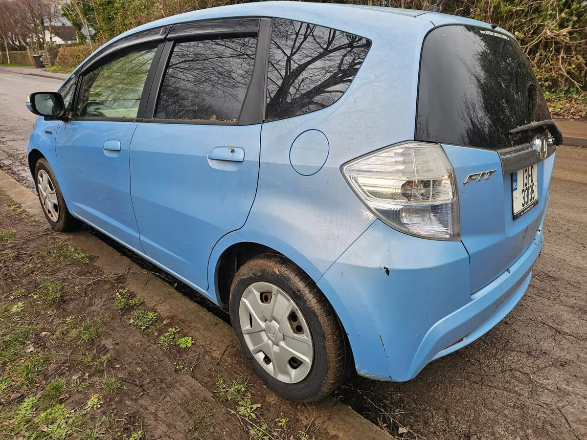 2013 honda fit hybrid automatic.  €2200 read add - Image 2