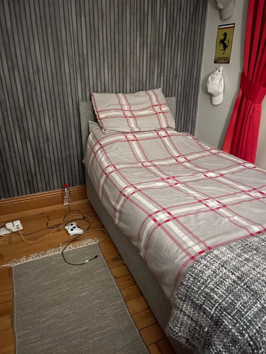 Single bed - Image 1