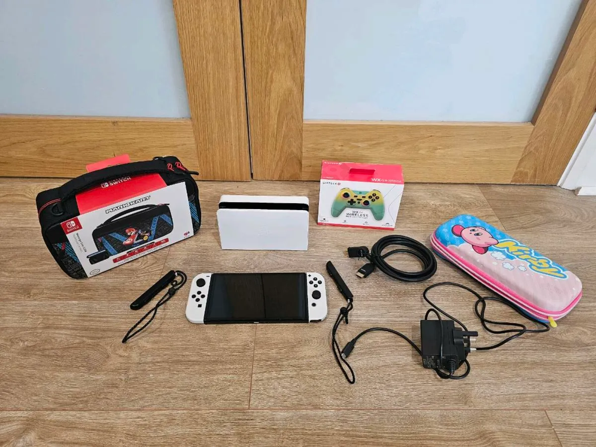 Nintendo OLED Switch pristine condition - Image 1