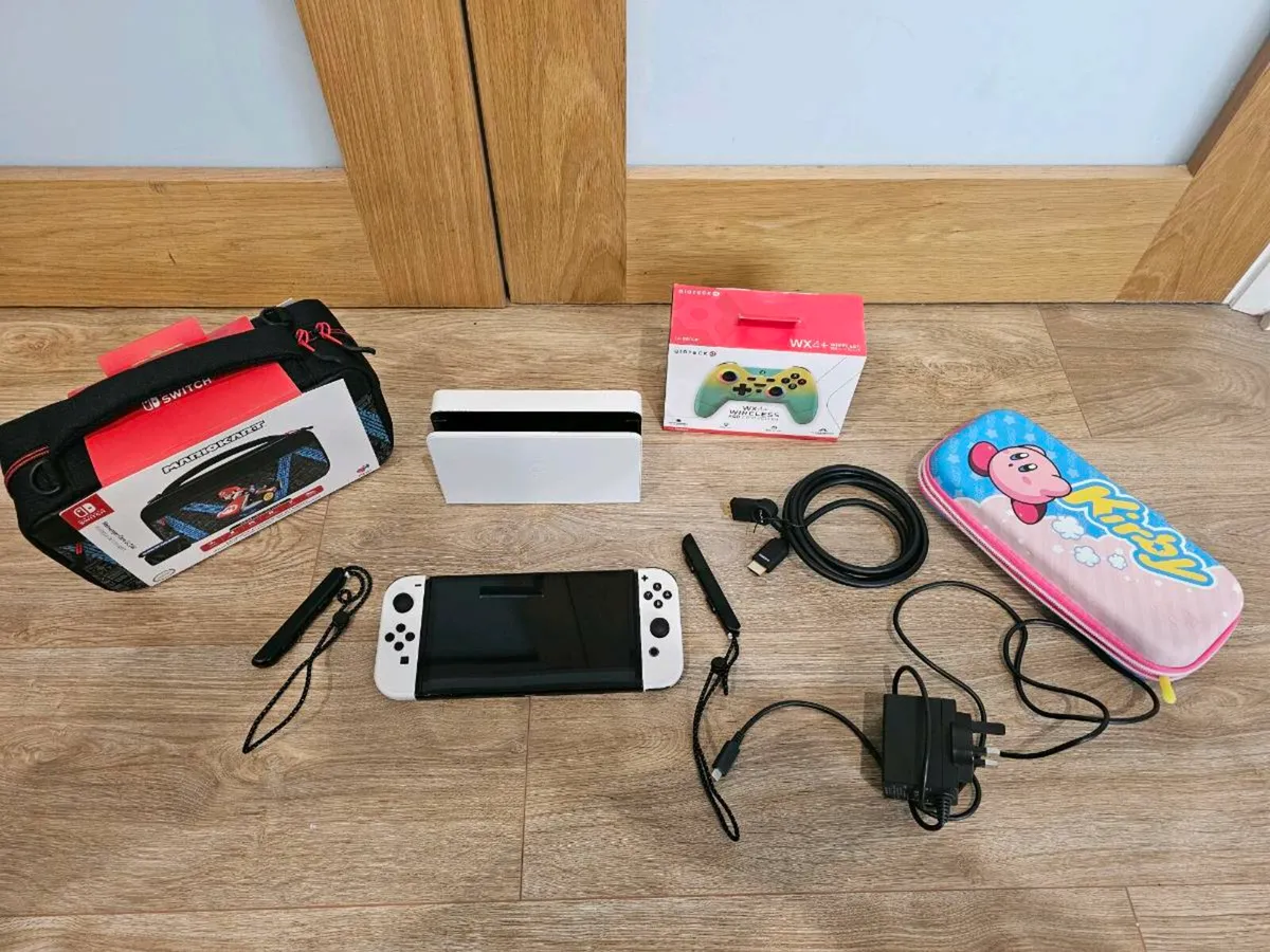 Nintendo OLED Switch pristine condition - Image 3