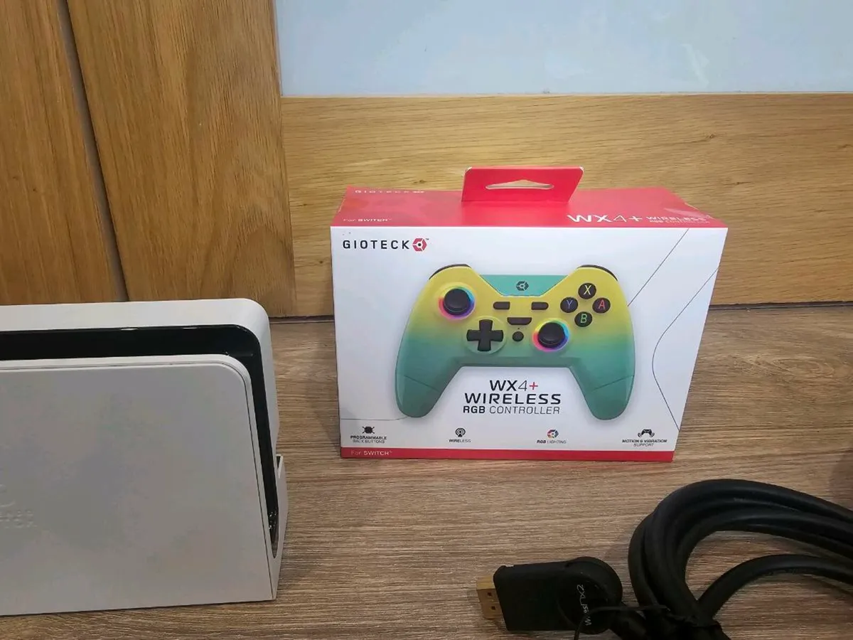 Nintendo OLED Switch pristine condition - Image 4