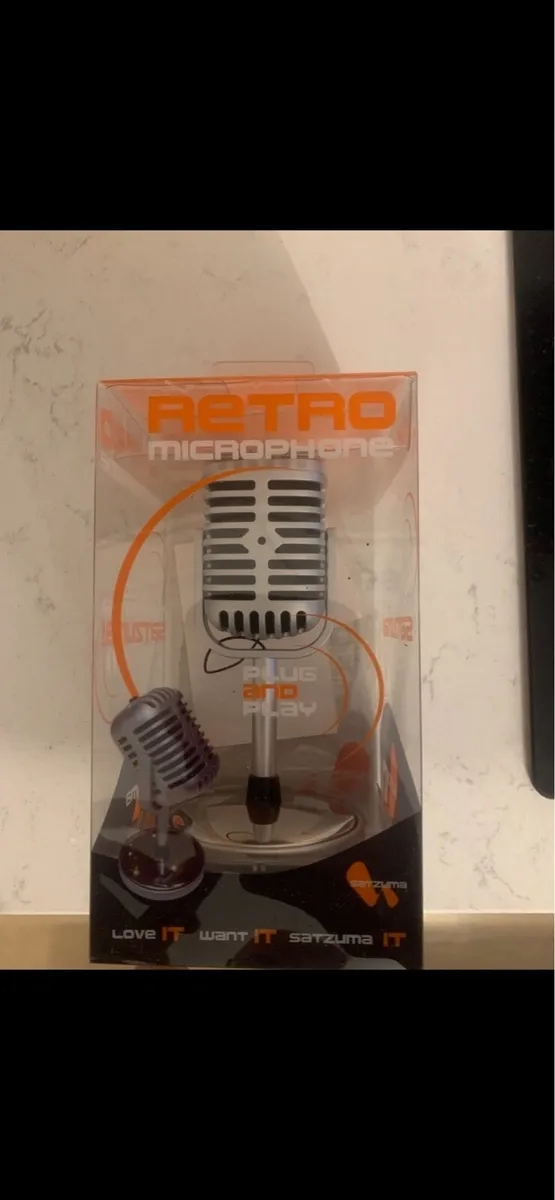 Retro microphone