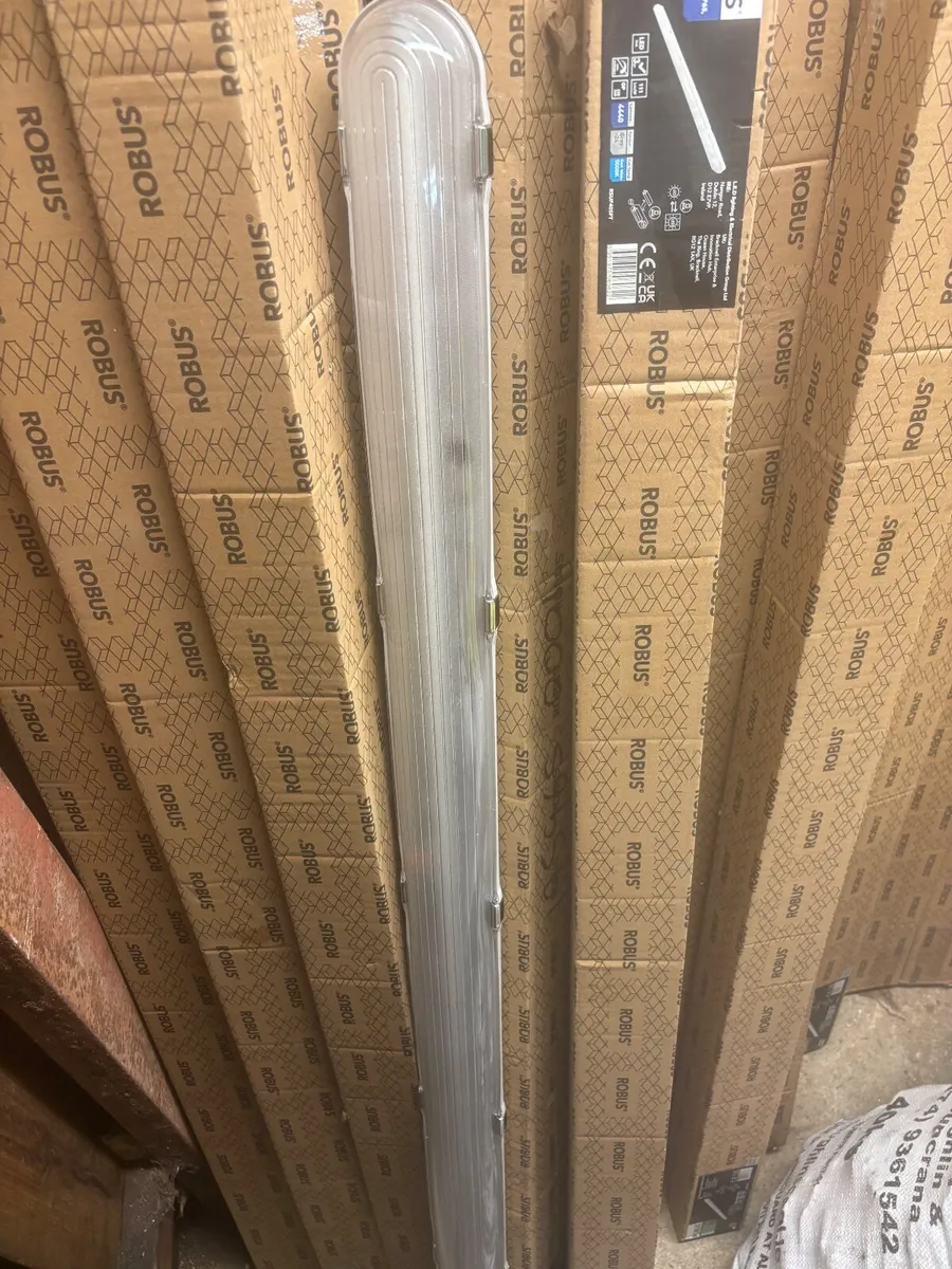 LED LIGHT’S 5ft *QTY 35* - Image 1