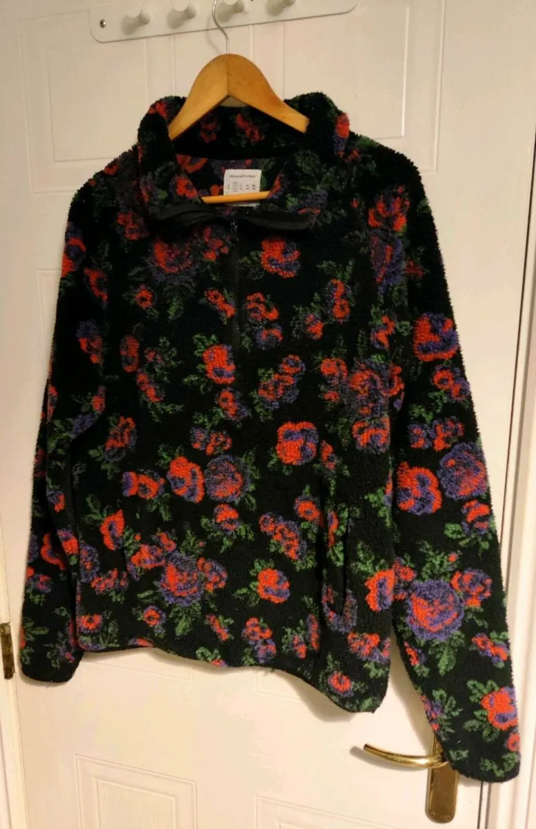 Urban Outfitters Floral Fleece Jacket – Size M - Image 1