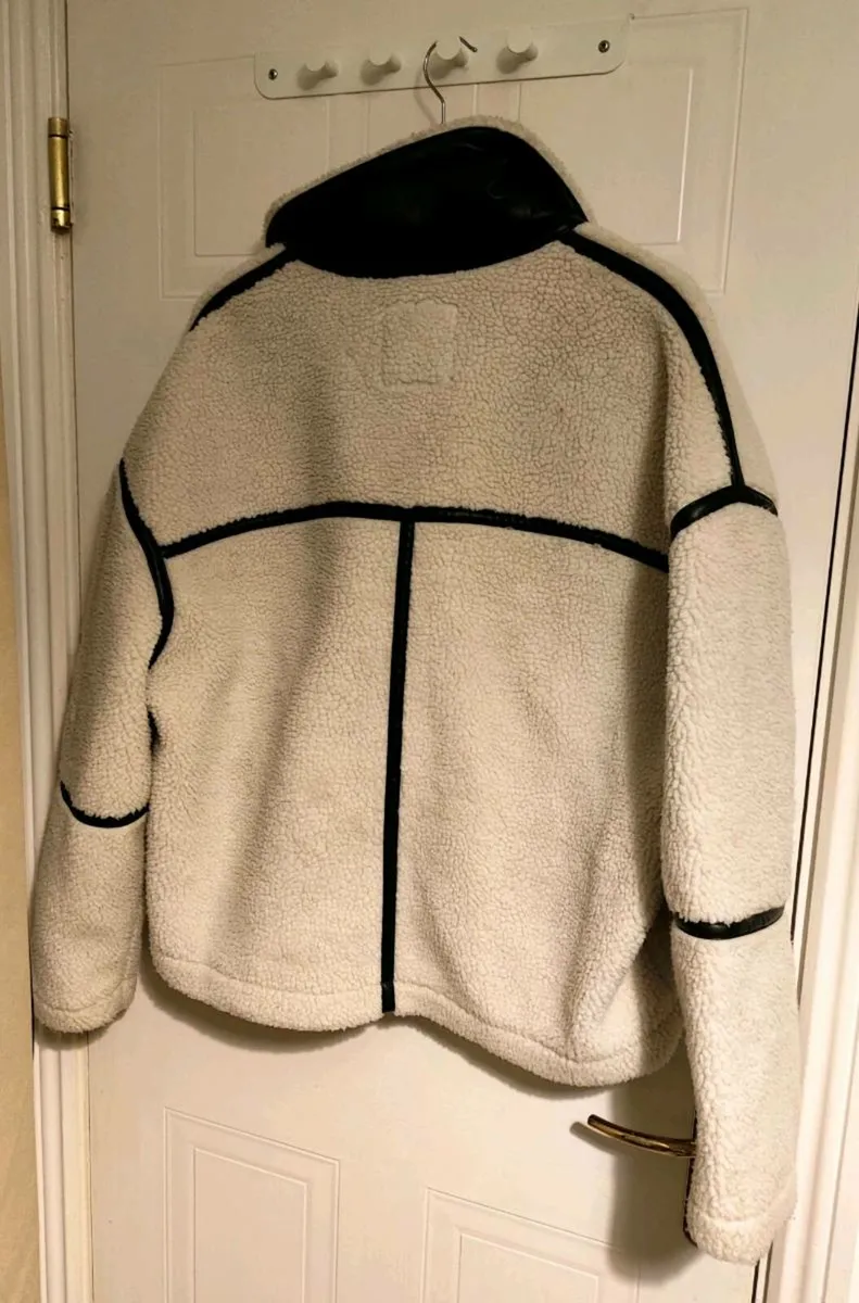BERSHKA Sherpa Fleece Jacket – Size L - Image 3