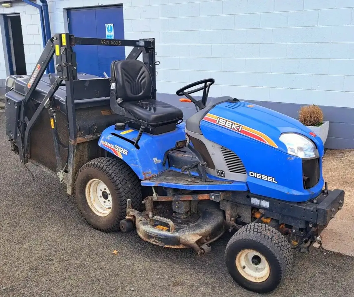 ISEKI SXG326 High Tip Ride on Mower Lawnmower - Image 1