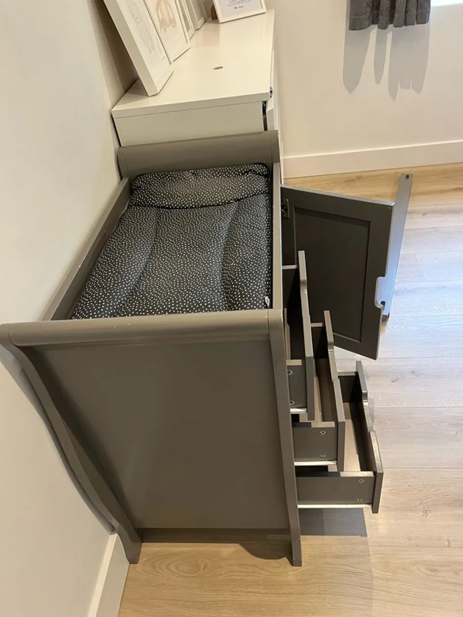 Obaby Stamford Luxe Sleigh Cot Bed / Toddler Bed & Changing Unit - Image 4