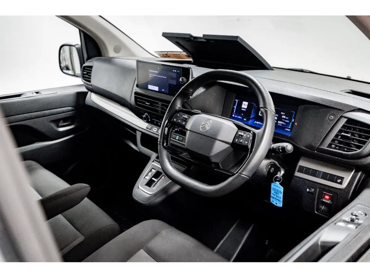 Citroen Spacetourer ë-You XL 9 Seats 75kWh Auto 13 - Image 2