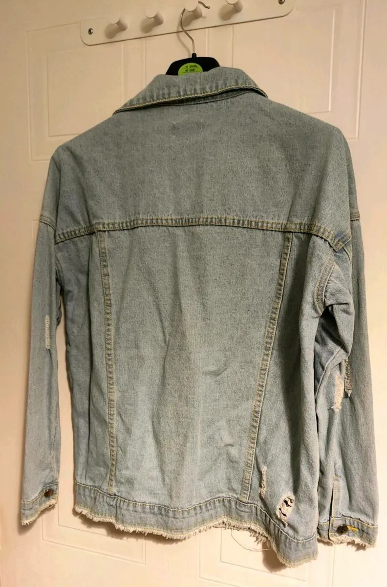 PrettyLittleThing Distressed Denim Jacket – Size M - Image 4