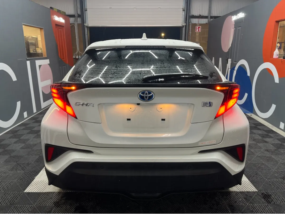 Toyota C-HR €21950 2020 TOYOTA C-HR G 1.8 AUTOMATI - Image 3