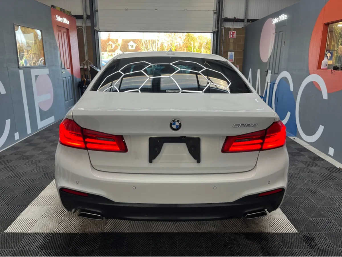 BMW 5-Series 2019 BMW 523D M SPORT 2.0 AUTOMATIC / - Image 3