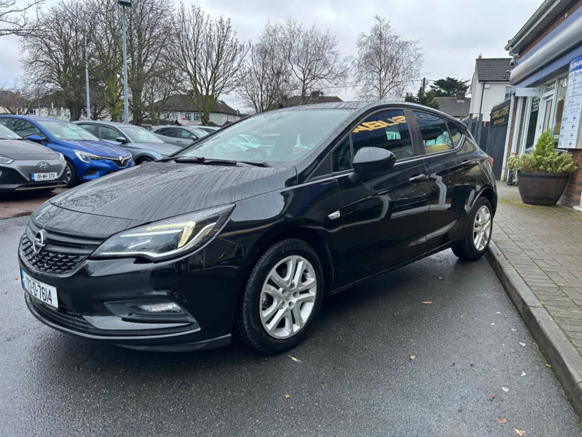 Opel Astra E 1.4 i Petrol 5DR in Black - New NCT G - Image 4