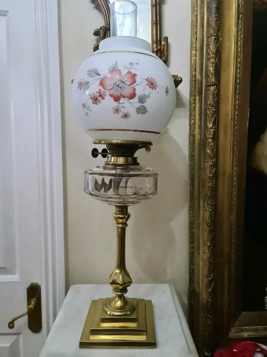 Antique oil lamp - Image 1