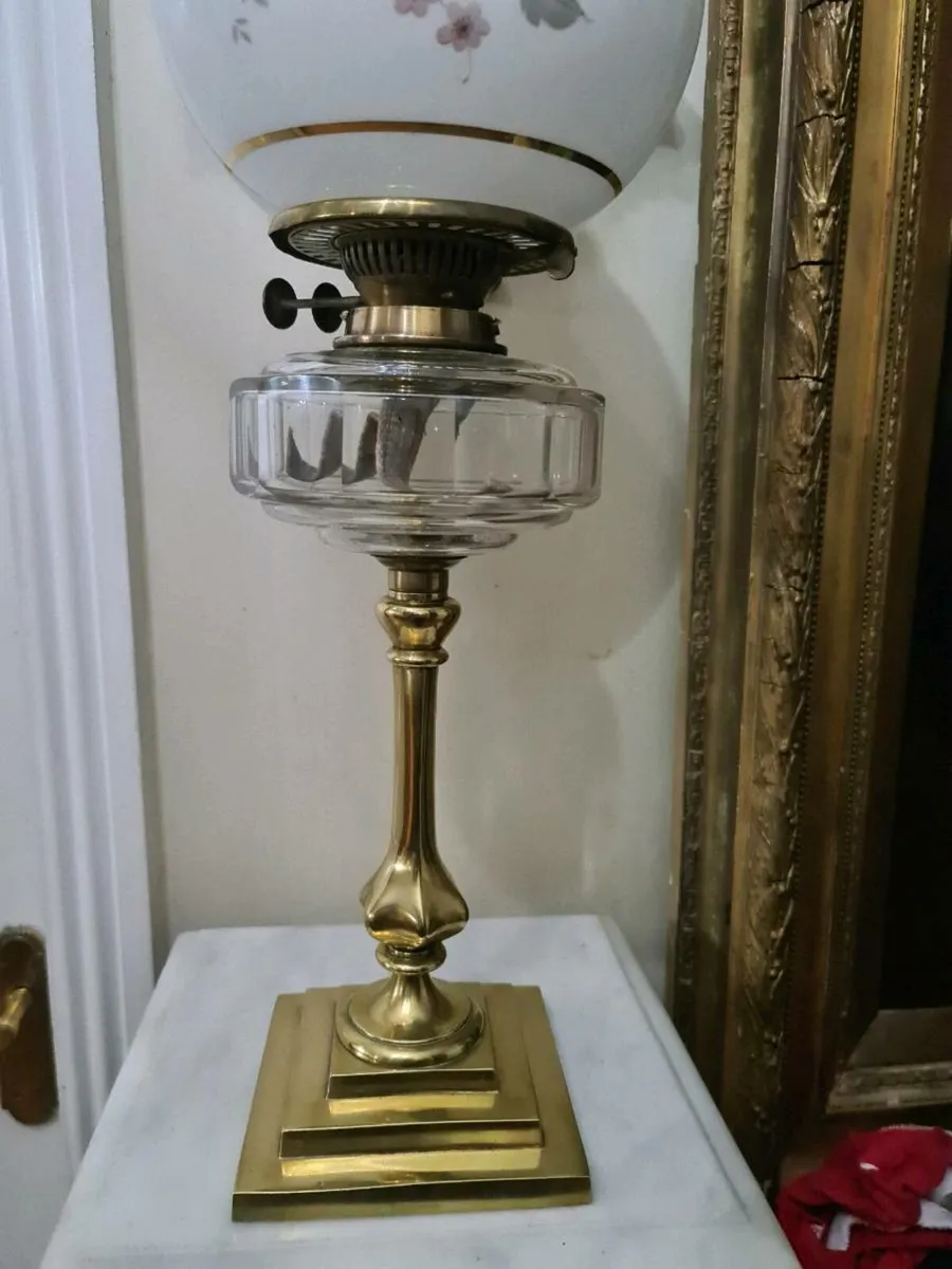 Antique oil lamp - Image 4
