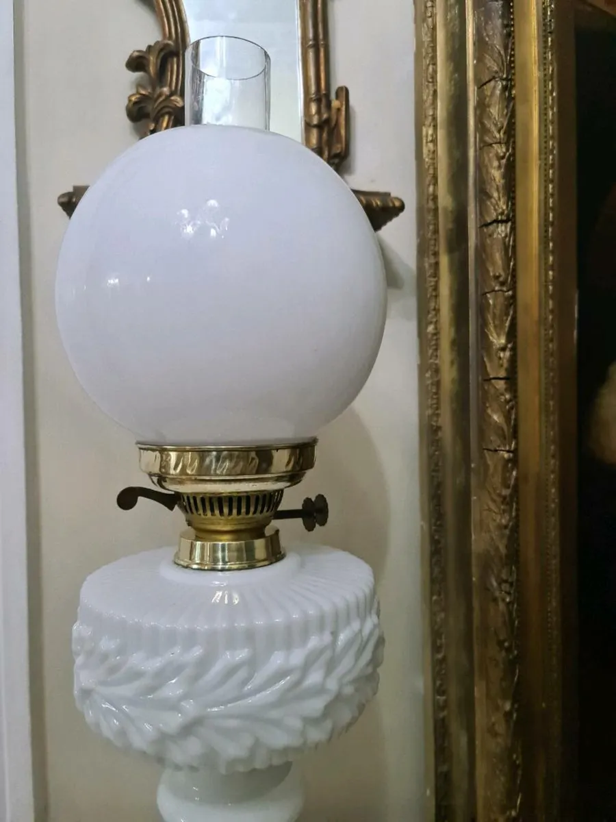 Antique oil lamp - Image 2