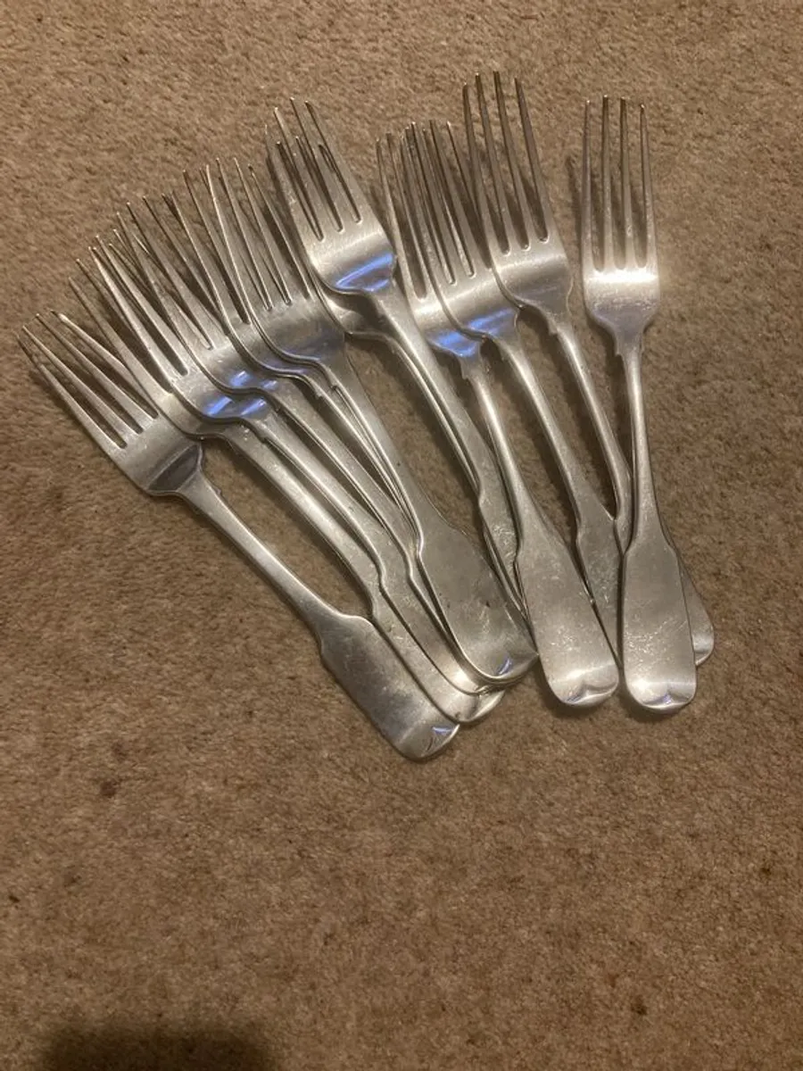 12 silver heavy forks made in Ireland around 1825 by well known Irish silversmiths. - Image 1