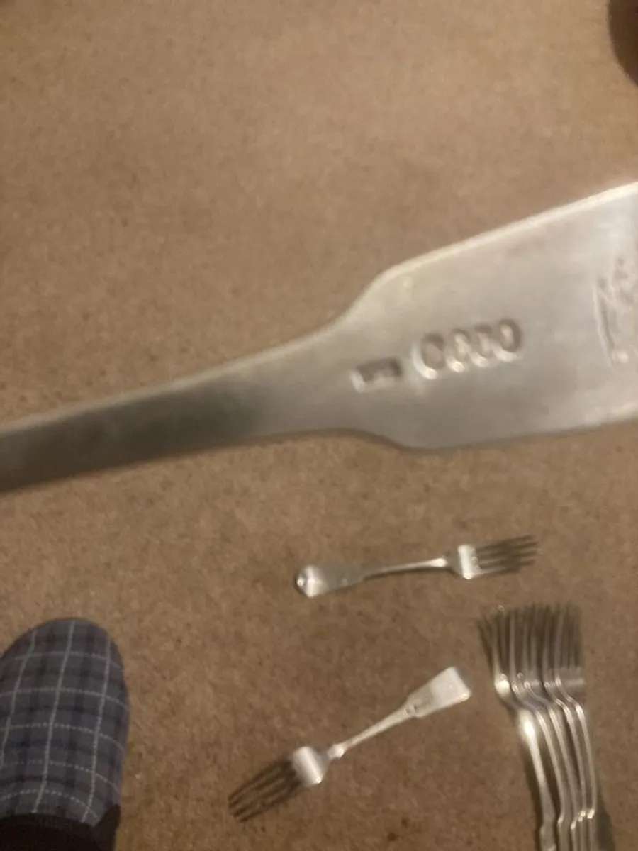 12 silver heavy forks made in Ireland around 1825 by well known Irish silversmiths. - Image 2