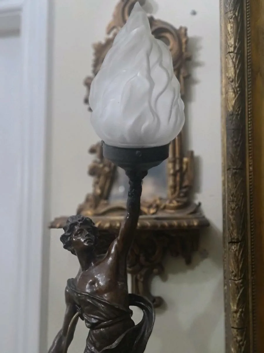 Vintage very large lamp POSTAGE AVAILABLE - Image 3