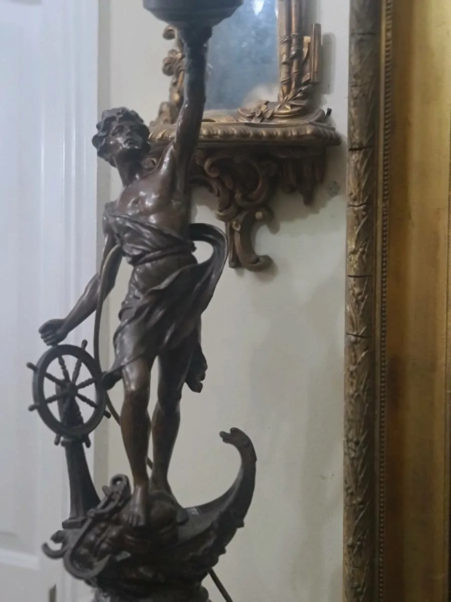 Vintage very large lamp POSTAGE AVAILABLE - Image 4